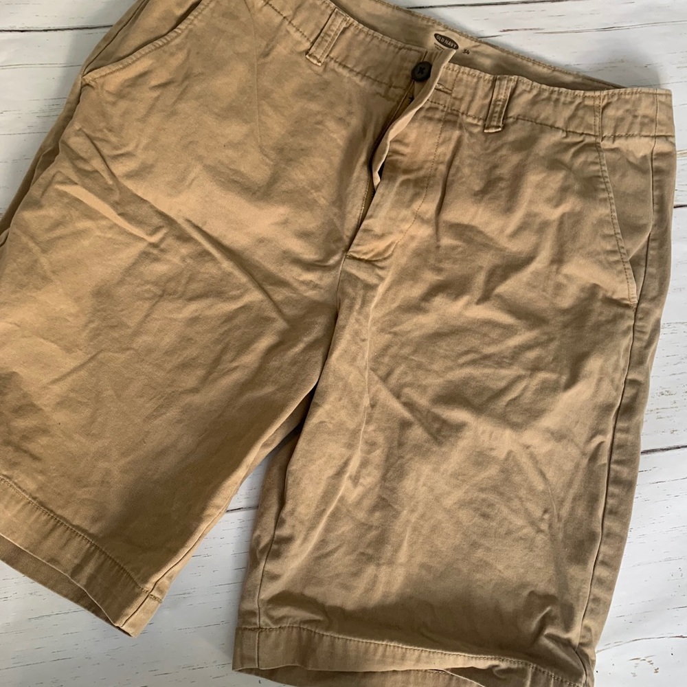 Old navy khaki shorts size 34